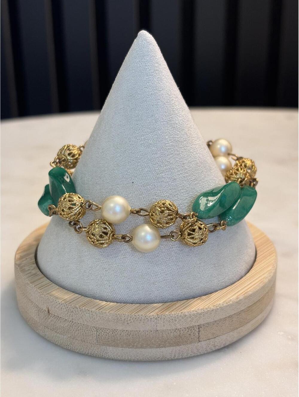 Elegant Gold Tone Bracelet with Green Stones and Pearls